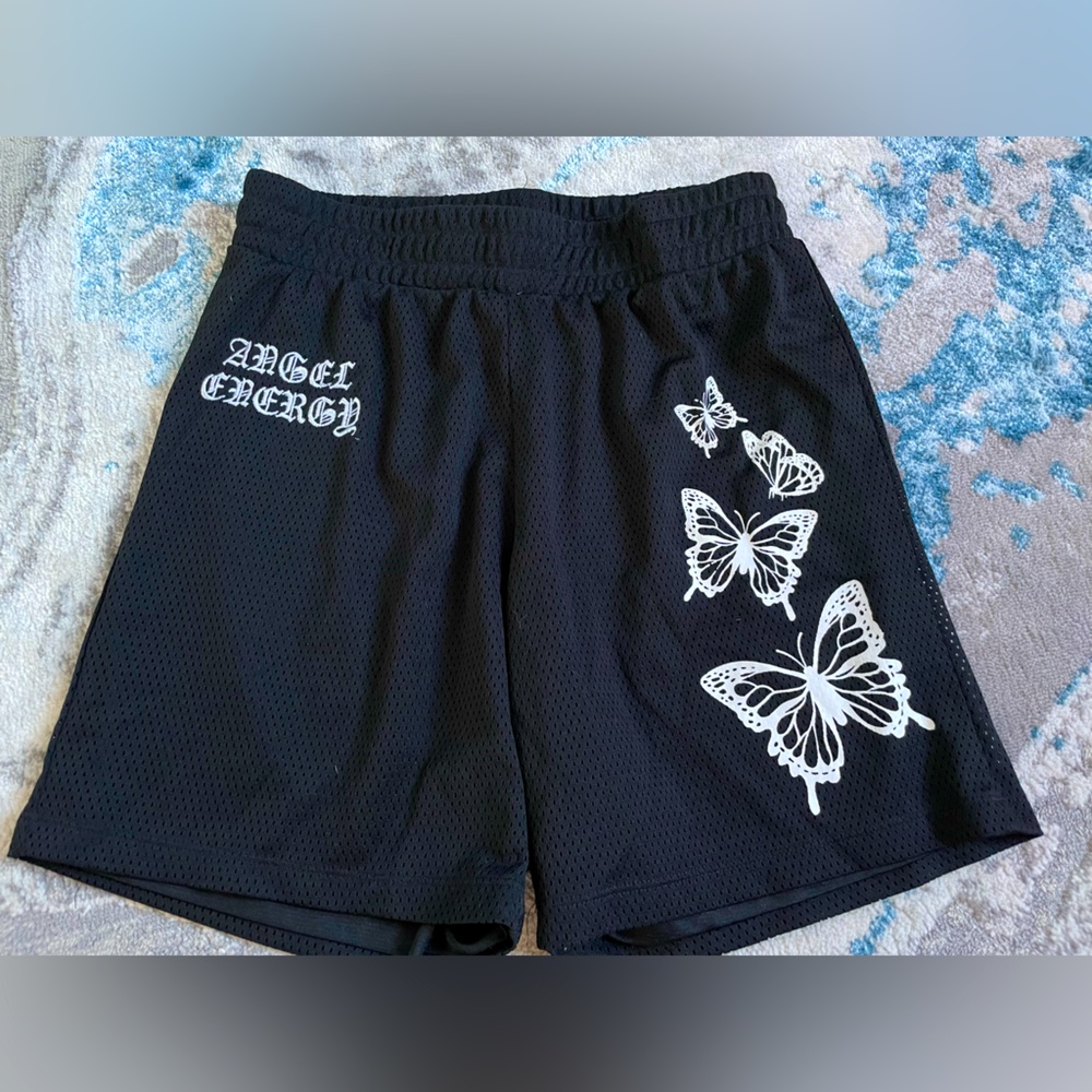 angel print basketball shorts